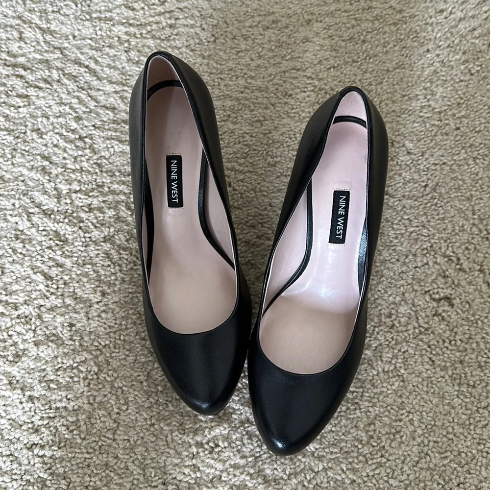 NIB kristal platform leather pump size 9.5